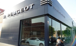 Concesionario Peugeot Alucobond frente