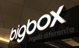 Letra corpórea de acrílico Bigbox