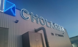 Letra corpórea de acrílico Cholakian
