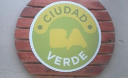 cartel de madera con nvinilo impreso