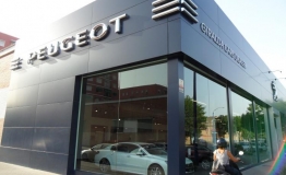 Concesionario Peugeot Alucobond frente