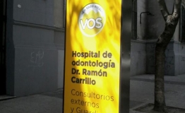 Tótem en alucobond Gob. BA Hospital Carrillo        Las Heras y Tagle  CABA